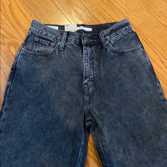🔥🔥🔥NWT Levi’s Premium Mom Jeans - Picture 6 of 10